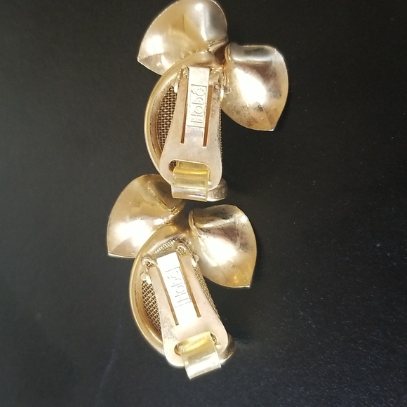 Vintage Hobé Gold Tone Mesh Flower Design Earrings - Picture 3 of 4